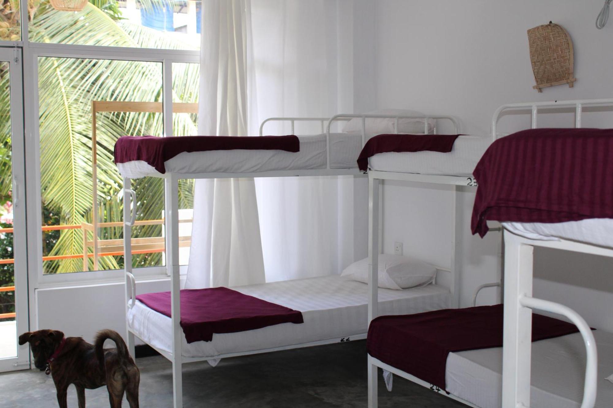 Sun & Moon Hostel Мирисса Экстерьер фото