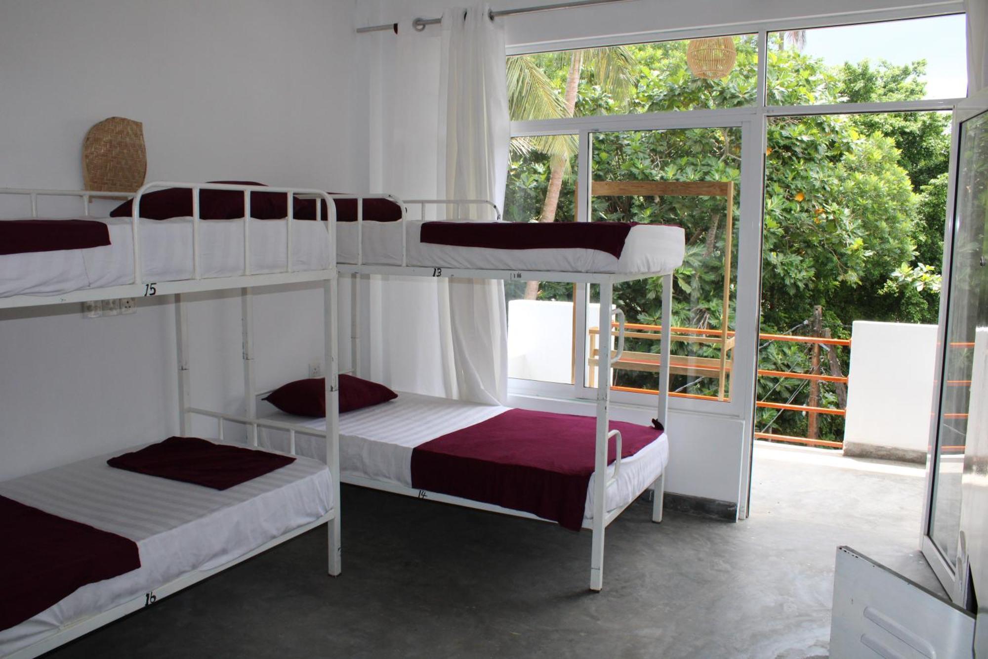 Sun & Moon Hostel Мирисса Экстерьер фото