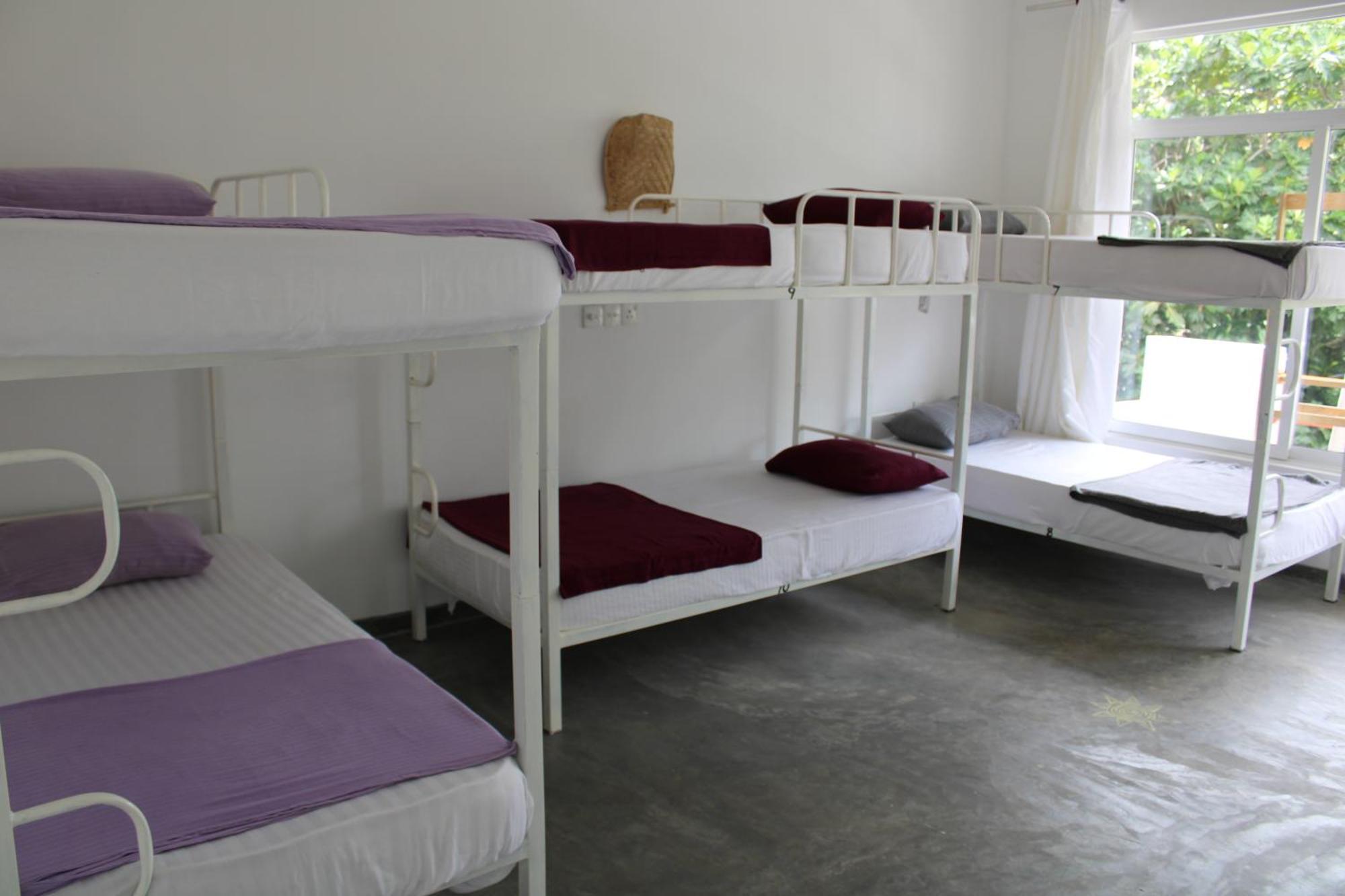 Sun & Moon Hostel Мирисса Экстерьер фото